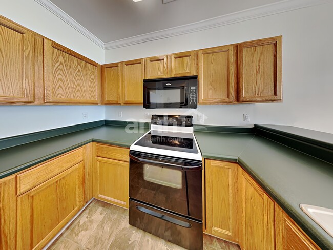 Building Photo - 5017 Village Lawn Dr
