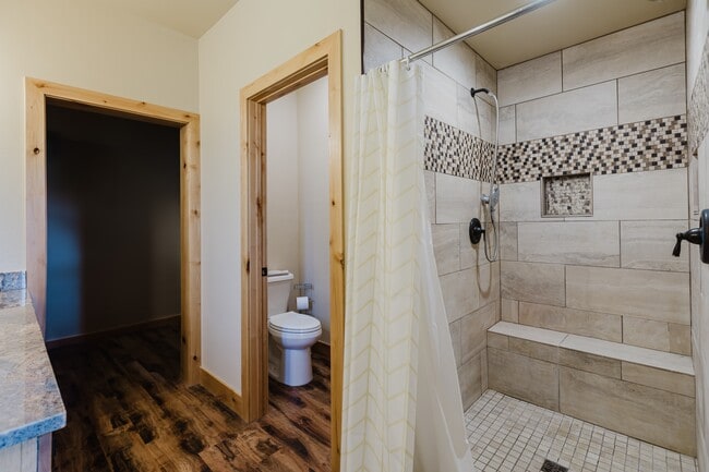 Building Photo - 642 Twincreek Cir