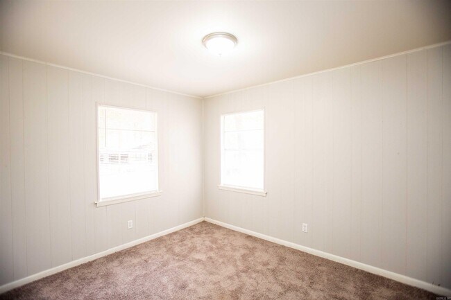 Building Photo - 10 Timber Ln