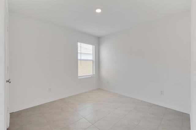 Building Photo - 2625 Kingsman Dr