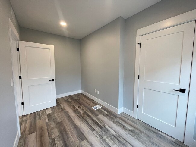 Building Photo - Beautiful One Bedroom in Cherry Hill - All Utilities Including WiFi are included!
