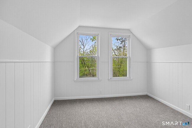 Building Photo - 95 Parrott Ave