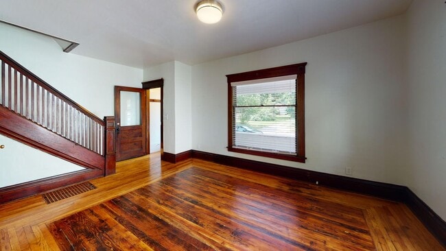 Building Photo - 127 Shepard St