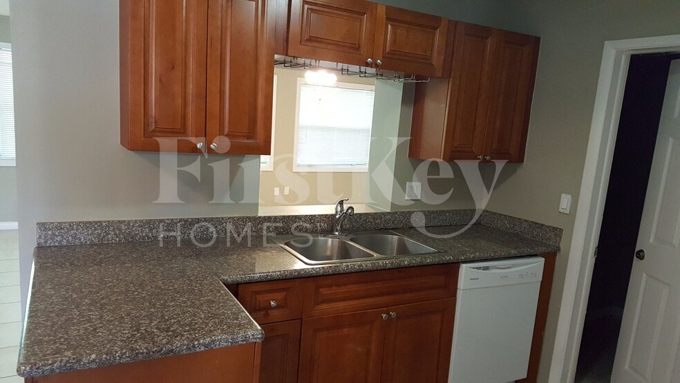 Building Photo - 5970 NW 42nd Terrace