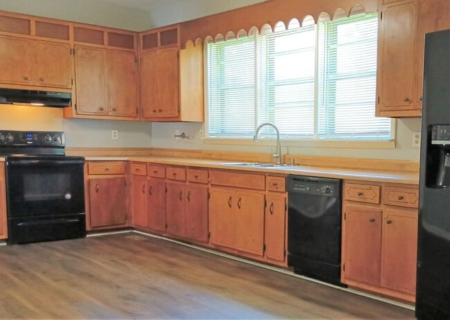 Building Photo - Enjoy a Peaceful "Country" Setting" in Hartselle