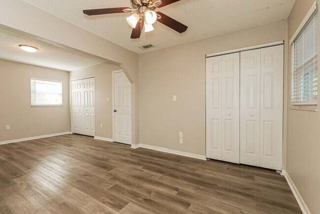 Building Photo - 9311 Mary Ave