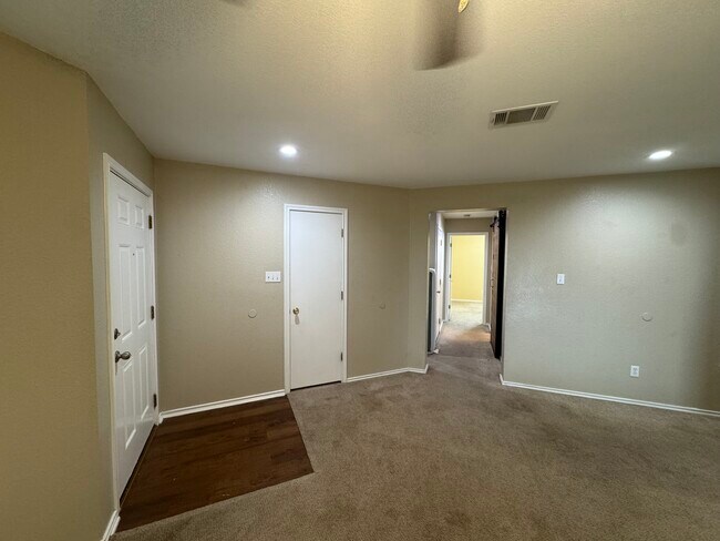 Primary Photo - 450 Carriage Way