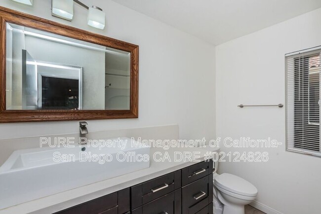 Building Photo - 7565 Charmant Dr