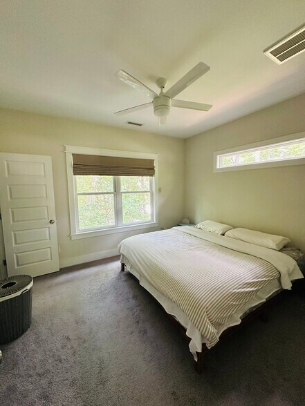 Building Photo - 2427 Winburn Ave