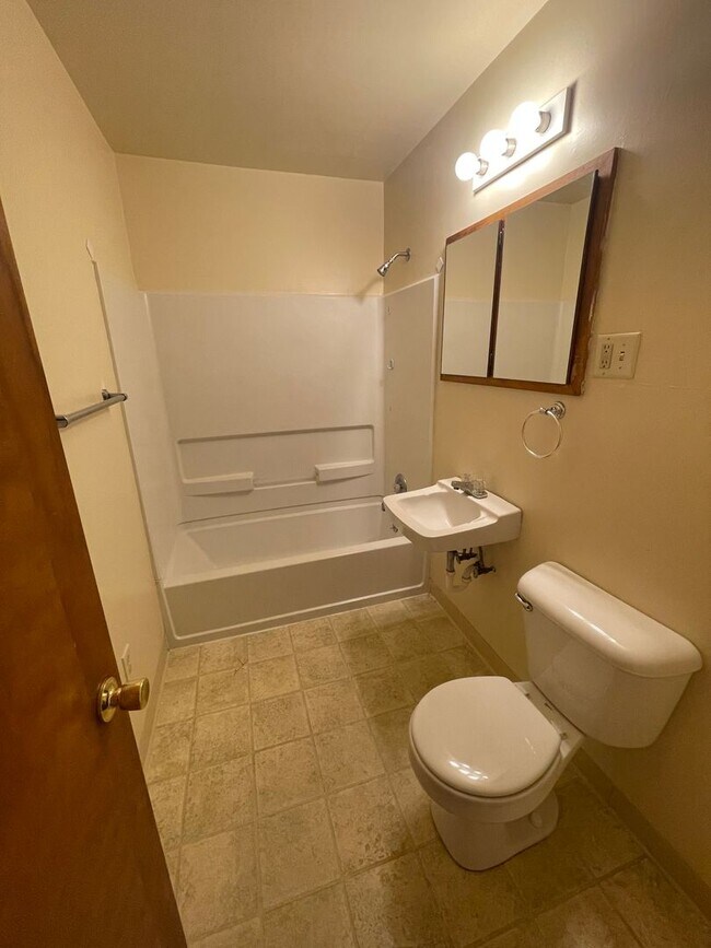 Building Photo - 1205-1207 Eisenhower