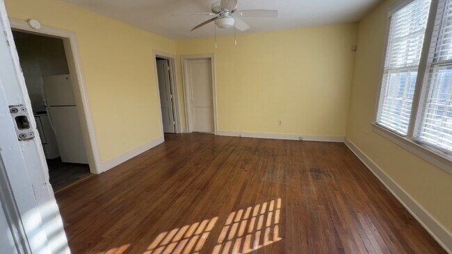 Building Photo - Belhaven apartment for $1175 with washer/ dryer and water included!!