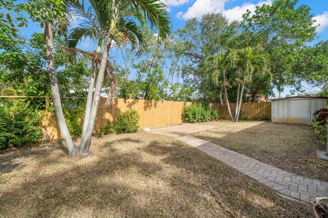 Building Photo - 5107 26th Ave S