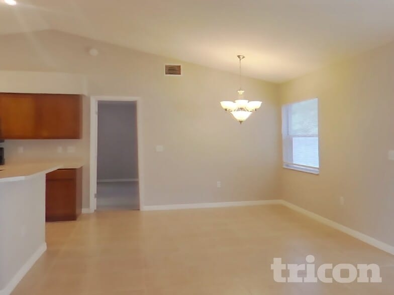 Building Photo - 4739 Acorn Dr