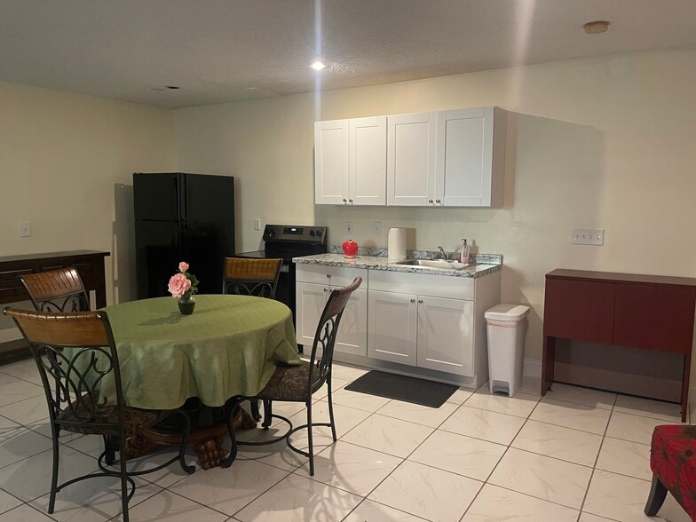 Building Photo - 12840 SW 11th Pl