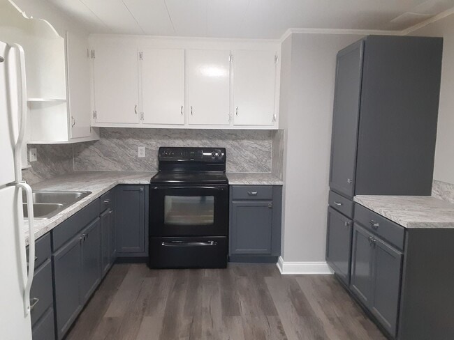 Building Photo - Charming 3 Bed, 1 Bath Brick Home – $1550/...