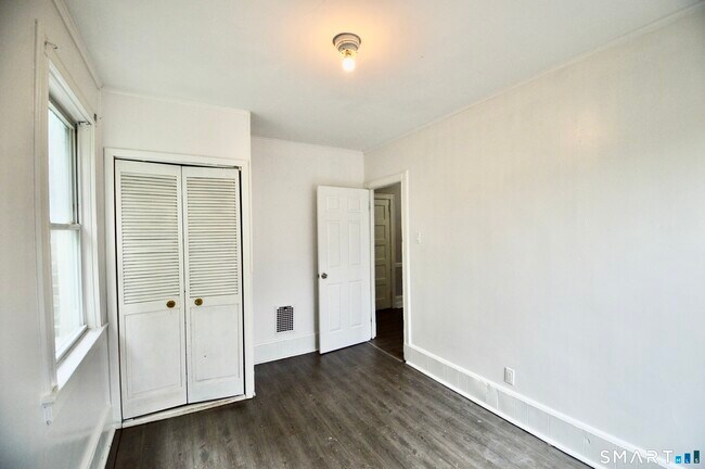 Building Photo - 407 East Ave