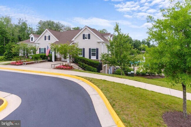 Building Photo - 15998 Greymill Manor Dr