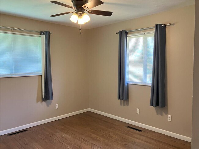 Building Photo - 217 Byrd Dr