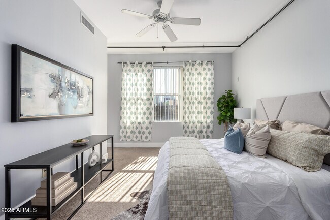 Building Photo - 1326 N Central Ave