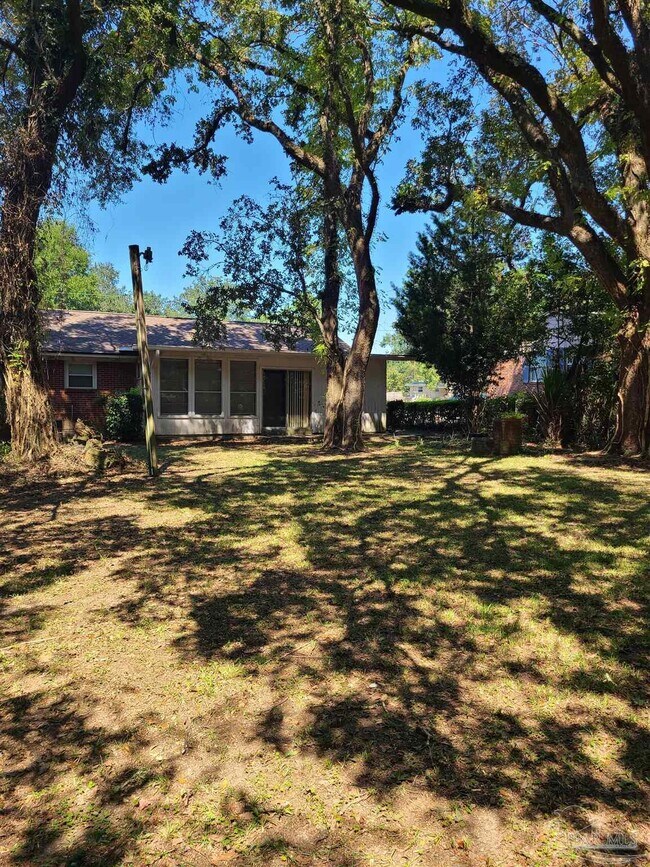 Building Photo - 812 Ash Dr