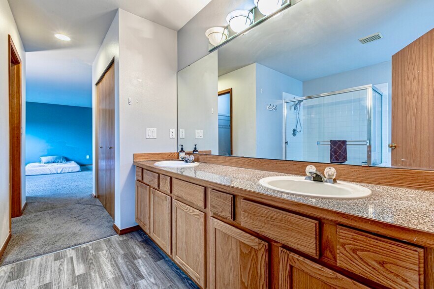 Building Photo - 4601 Nassau Ave NE