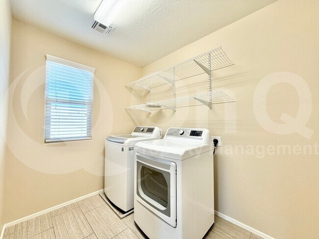 Building Photo - 1147 S Sawyer