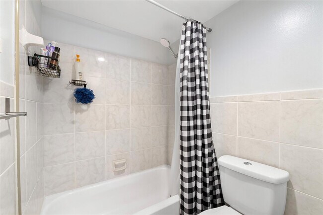 Building Photo - 8437 Forest Hills Dr