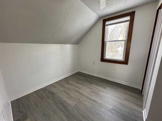 Building Photo - 209 Lincoln Park Blvd