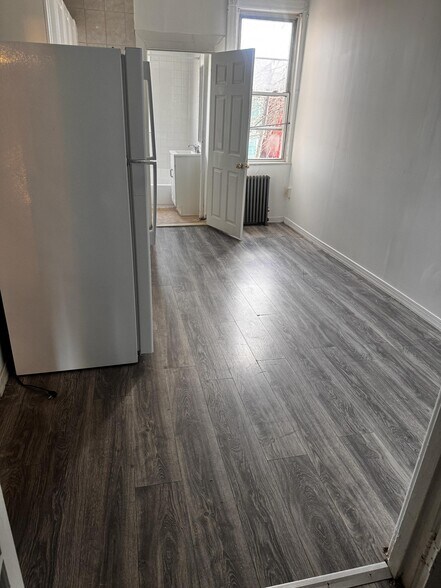 Building Photo - 72 Rose Ave