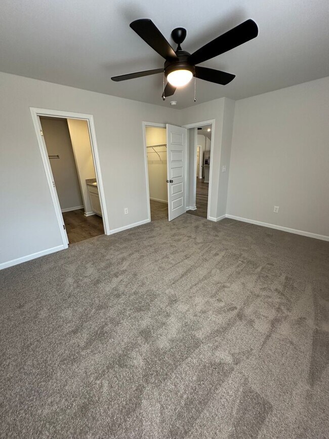 Building Photo - Pre-Leasing Now | Stylish 3 Bedroom, 2 Bathroom Home Designed for Comfortable Living