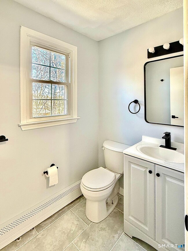 Building Photo - 47 Crestwood Dr