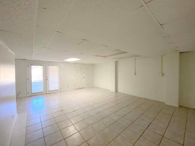 Building Photo - 306 Kennesaw Ave