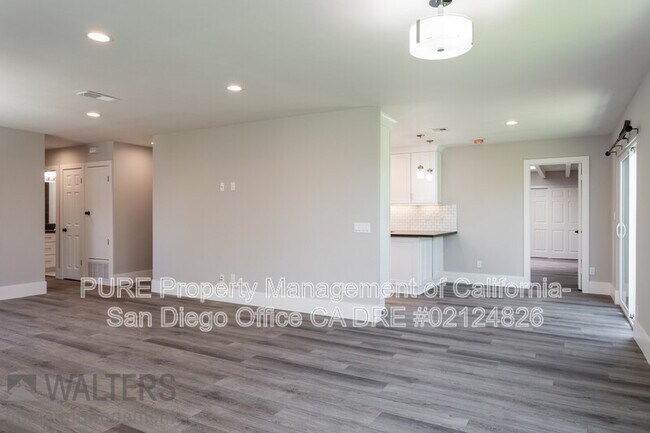 Building Photo - 3772 Governor Dr