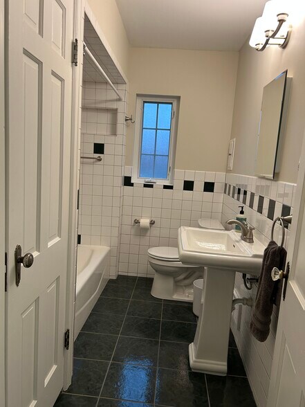 Building Photo - 629 Orlando Ter