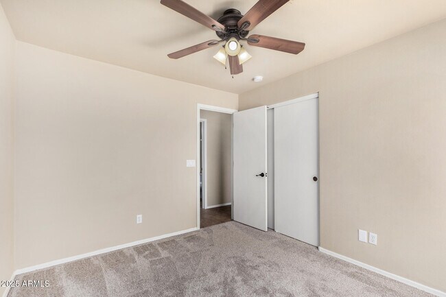 Building Photo - 2283 E Torrey Pines Pl