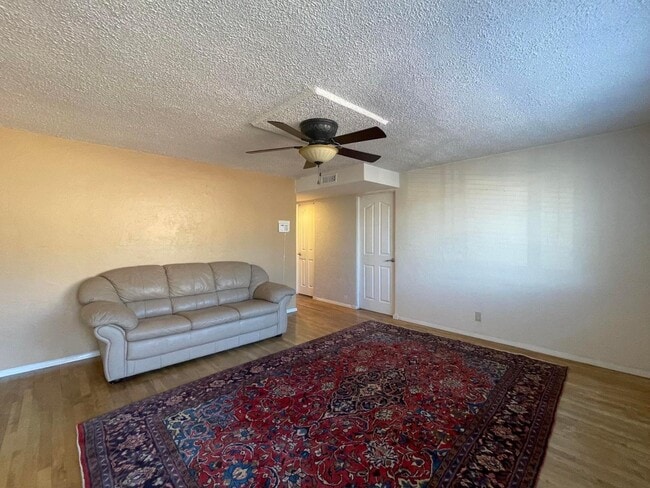 Building Photo - 1817 Cornell Dr SE