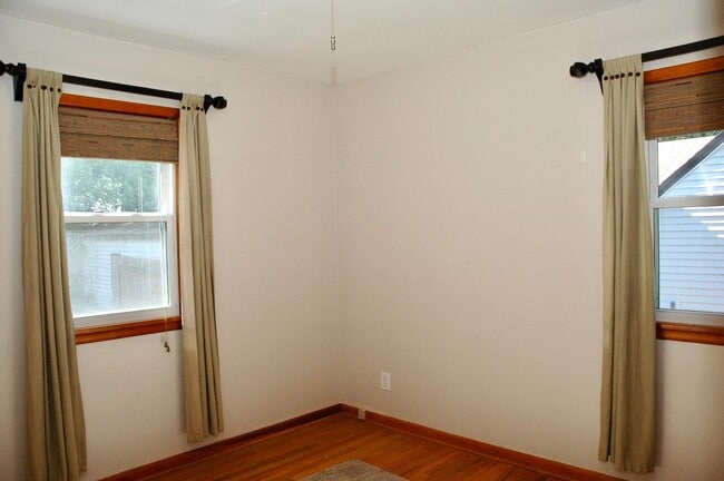 Building Photo - 1317 Herrick Ave NE