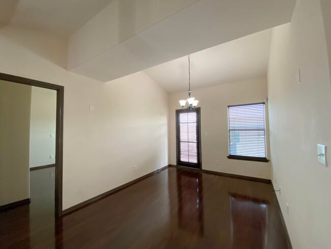 Building Photo - 7700 Oak Landing Drive