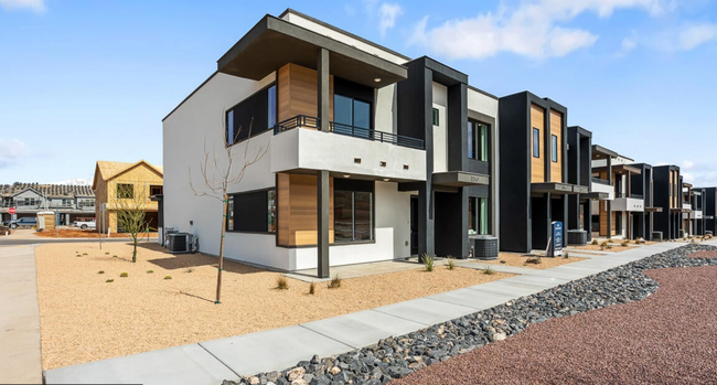 Primary Photo - Like New - Long Valley Modern Design - Act...