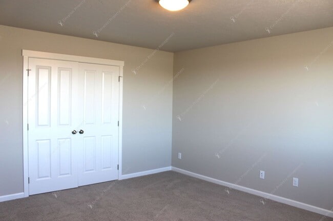 Building Photo - 3 BR home in Northwest Redmond w/ Mountain Views