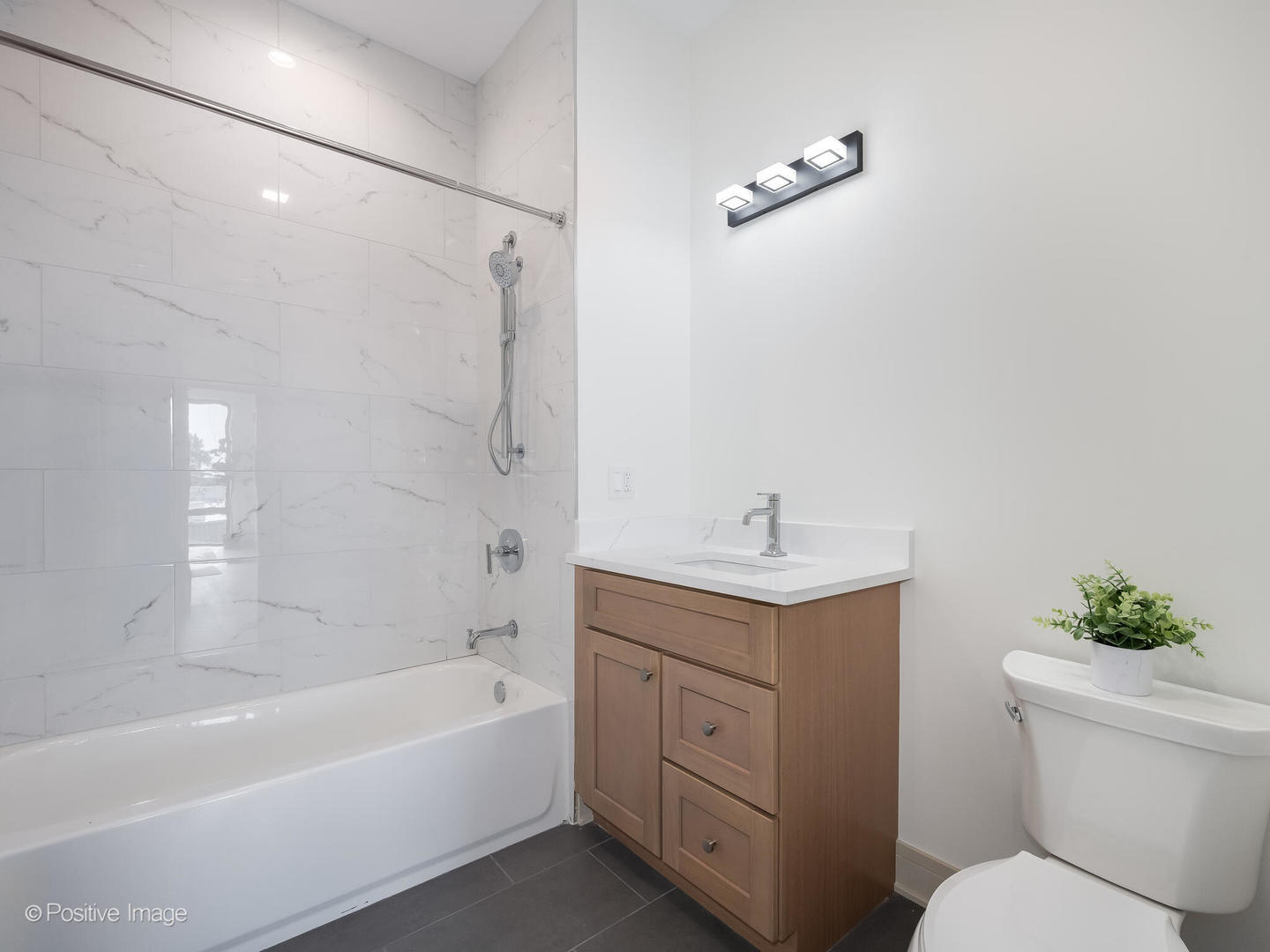 Building Photo - 3202 N Racine Ave