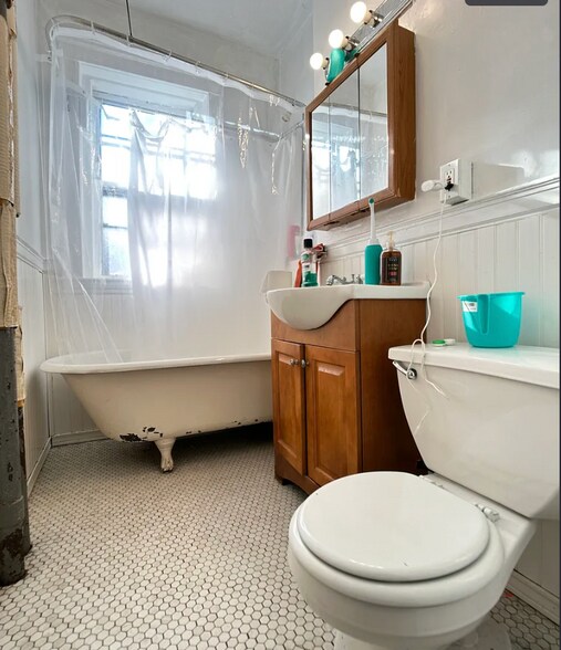 Building Photo - 317 Allston St