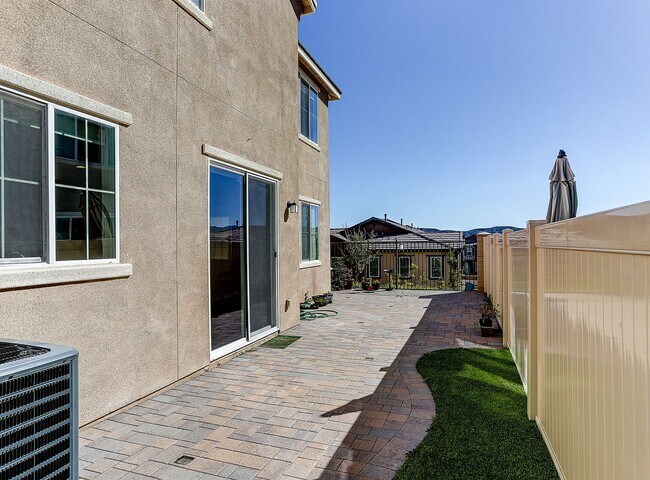 Building Photo - Beautiful 4 Bedroom Home in River Village!