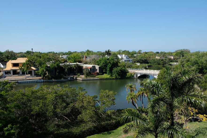 Building Photo - 835 S Osprey Ave