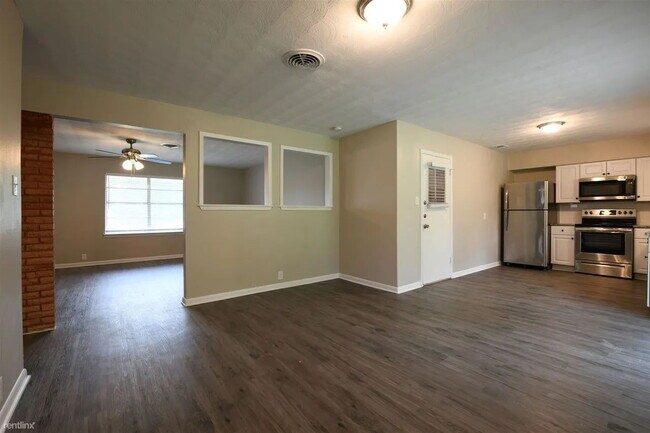 Building Photo - Updated 3BR/2BA Brick Home with Granite Kitchen & Fenced Yard — Kaufman ISD