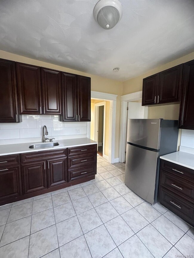 Building Photo - 141 Voss Ave