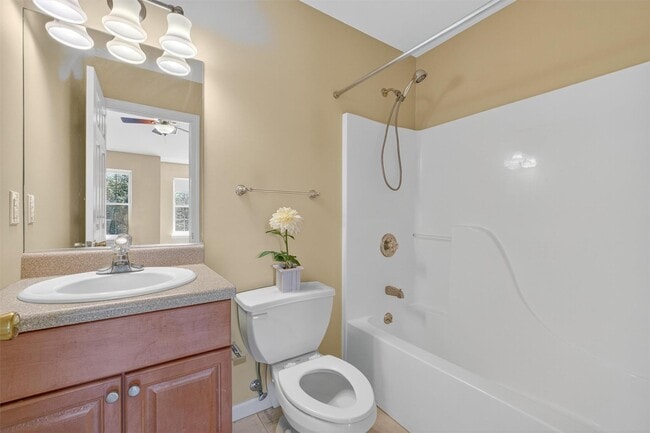 Building Photo - 295 Pinebrook Dr