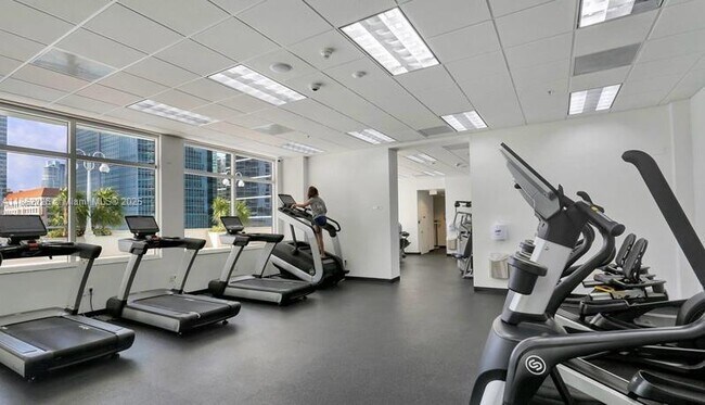 Building Photo - 1200 Brickell Bay Dr