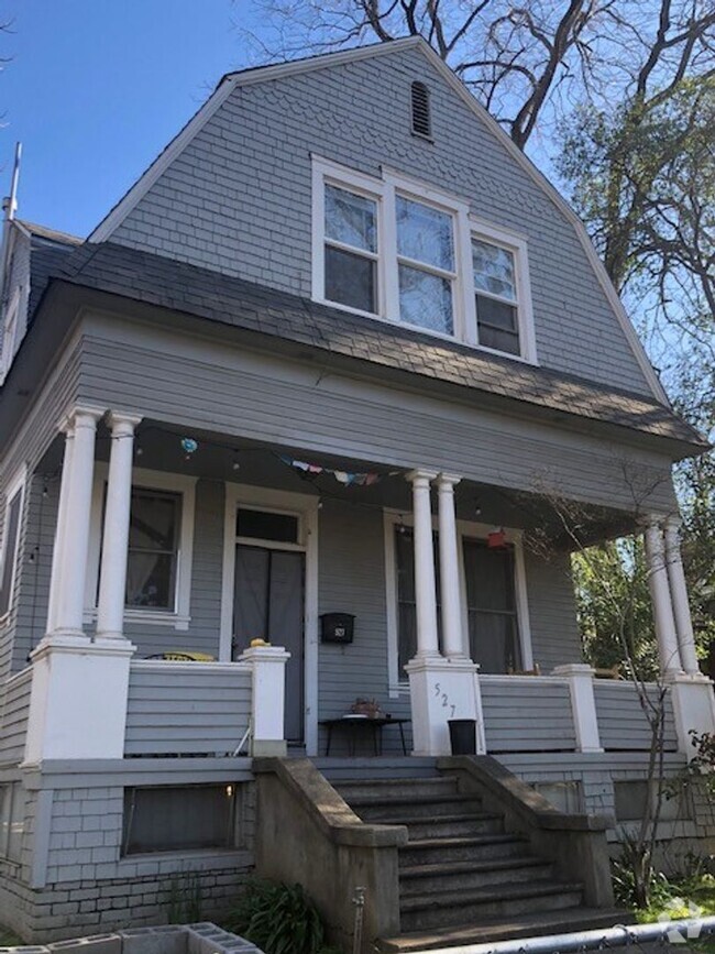 Building Photo - 527 Cherry St