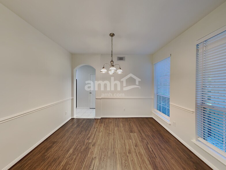 Building Photo - 25504 Oakhurst Trails Ct